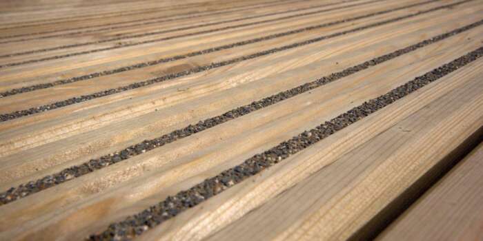 32 x 125mm (28 x 120mm Fin) DeckWright Treated Softwood Anti-slip Decking - Image 3